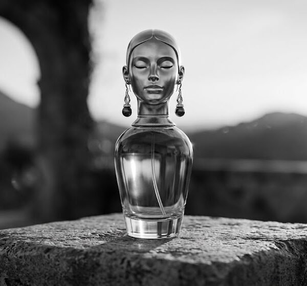 Products Photorealistic Confident Prompt